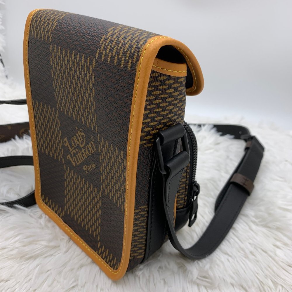 ❌SOLD❌ Louis Vuitton Nigo Amazone Messenger bag - Picture 5 of 13